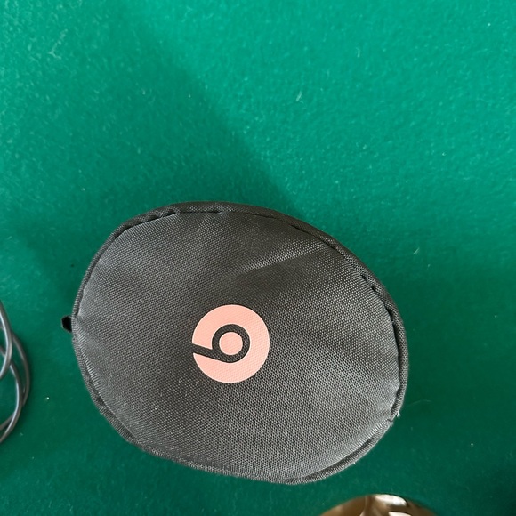 Beats Solo wireless headphones - Picture 3 of 4